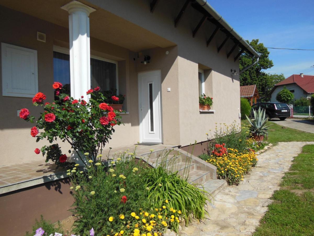 Viragos Apartman Balatonszárszó Extérieur photo